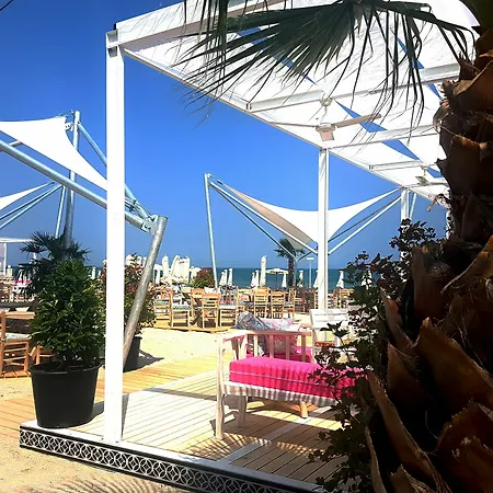 White Tower Apart-hotel Mamaia